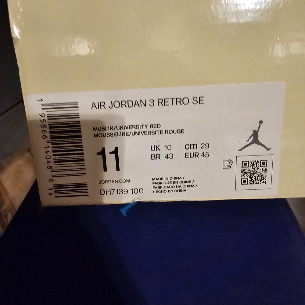 Jordan Air 3 Retro SE in Muslin and Red